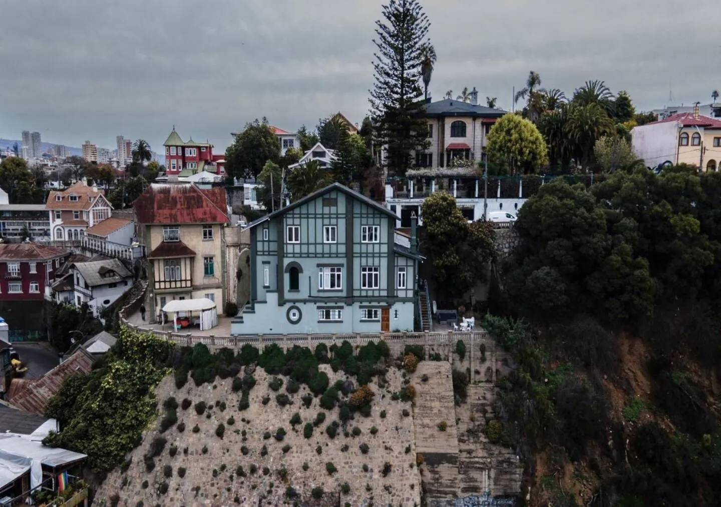 Fachada de la casa patrimonial de 180 Hotel Boutique en Cerro Castillo