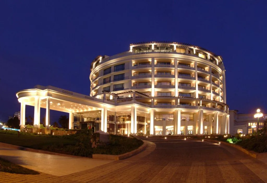 Casino de Viña del Mar iluminado de noche